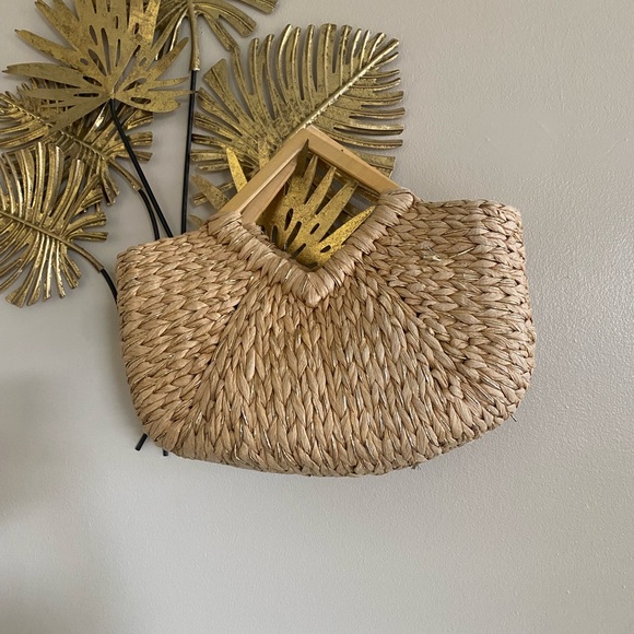 Handbags - Elegant Tan Woven Clutch